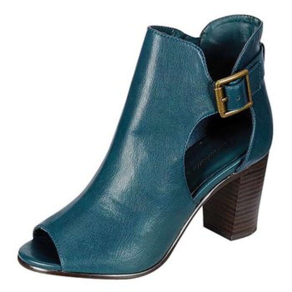 Breckelles Tiffany Teal Booties in excellent used condition